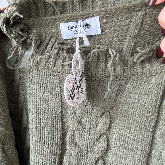 Distressed Cable Knit Chenille Pullover - Picture 9 of 9